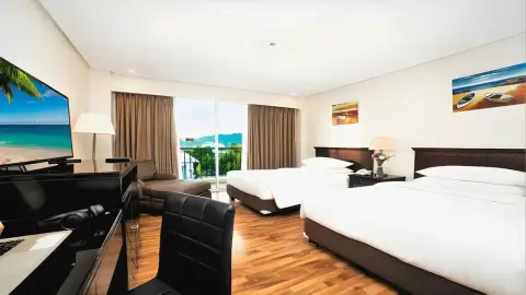 Court Meridian Hotel & Suites photo