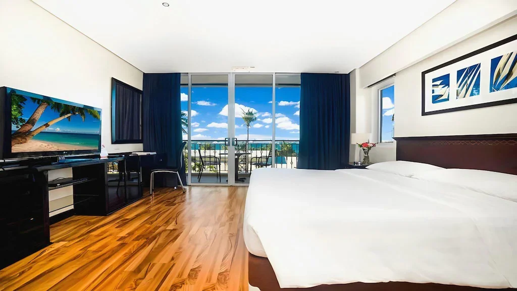 Court Meridian Hotel & Suites photo 2